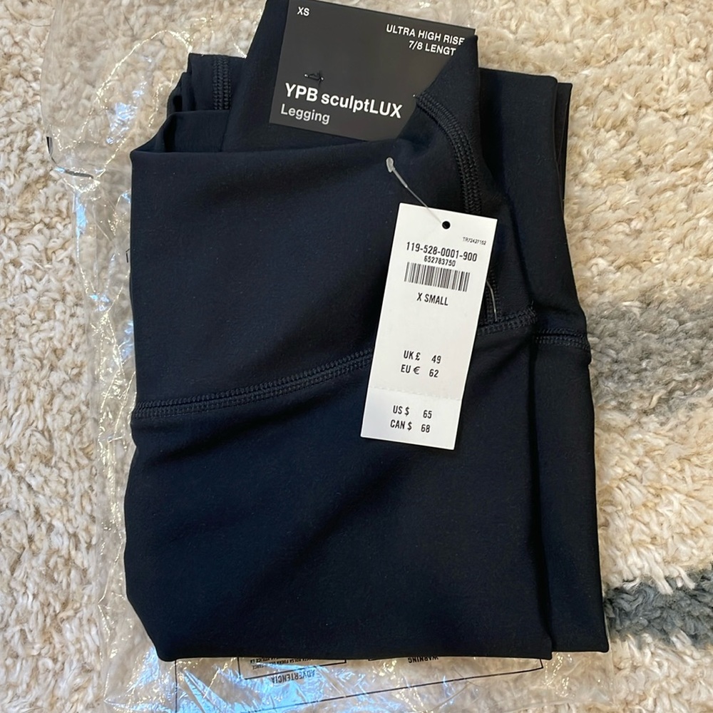 Abercrombie ultra high rise 7/8 legging - black NWT